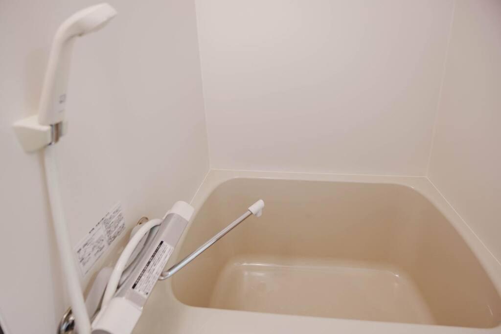 QH202 New Tokyo Apartment, Direct access to Ueno, Asakusa, Disneyland, Airport