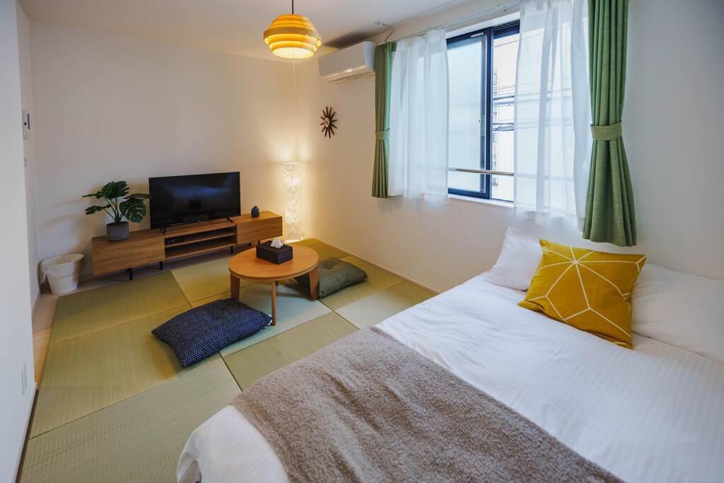 QH202 New Tokyo Apartment, Direct access to Ueno, Asakusa, Disneyland, Airport