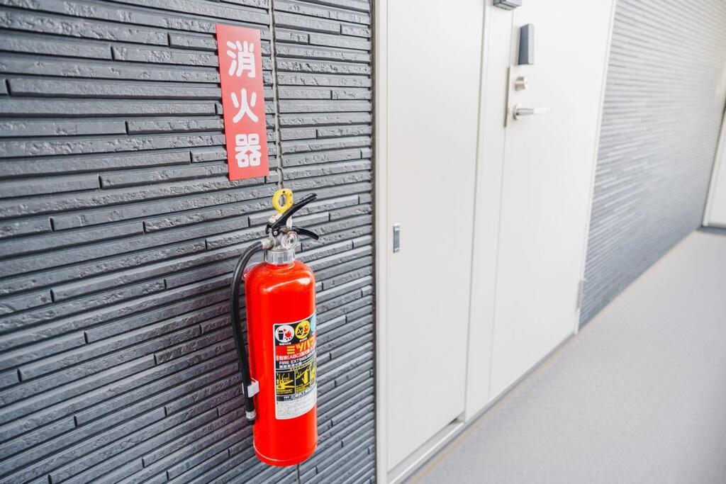 QH202 New Tokyo Apartment, Direct access to Ueno, Asakusa, Disneyland, Airport