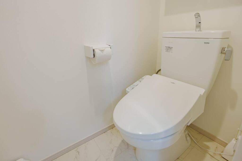 QH202 New Tokyo Apartment, Direct access to Ueno, Asakusa, Disneyland, Airport