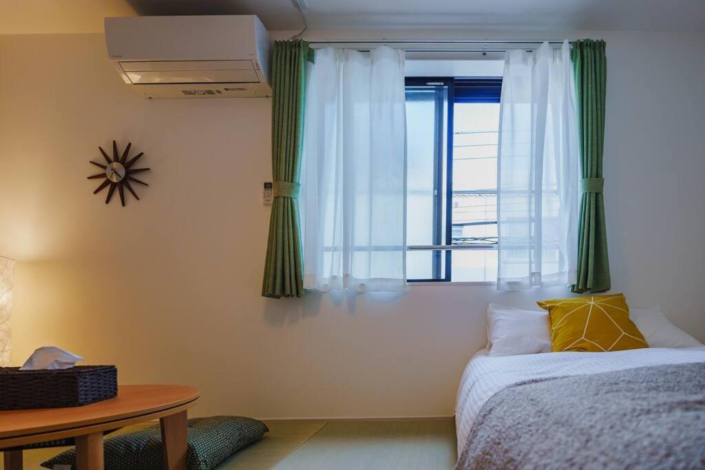 QH202 New Tokyo Apartment, Direct access to Ueno, Asakusa, Disneyland, Airport