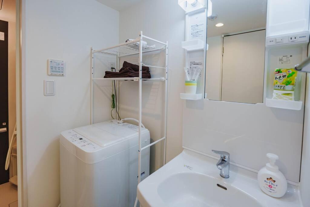 QH202 New Tokyo Apartment, Direct access to Ueno, Asakusa, Disneyland, Airport