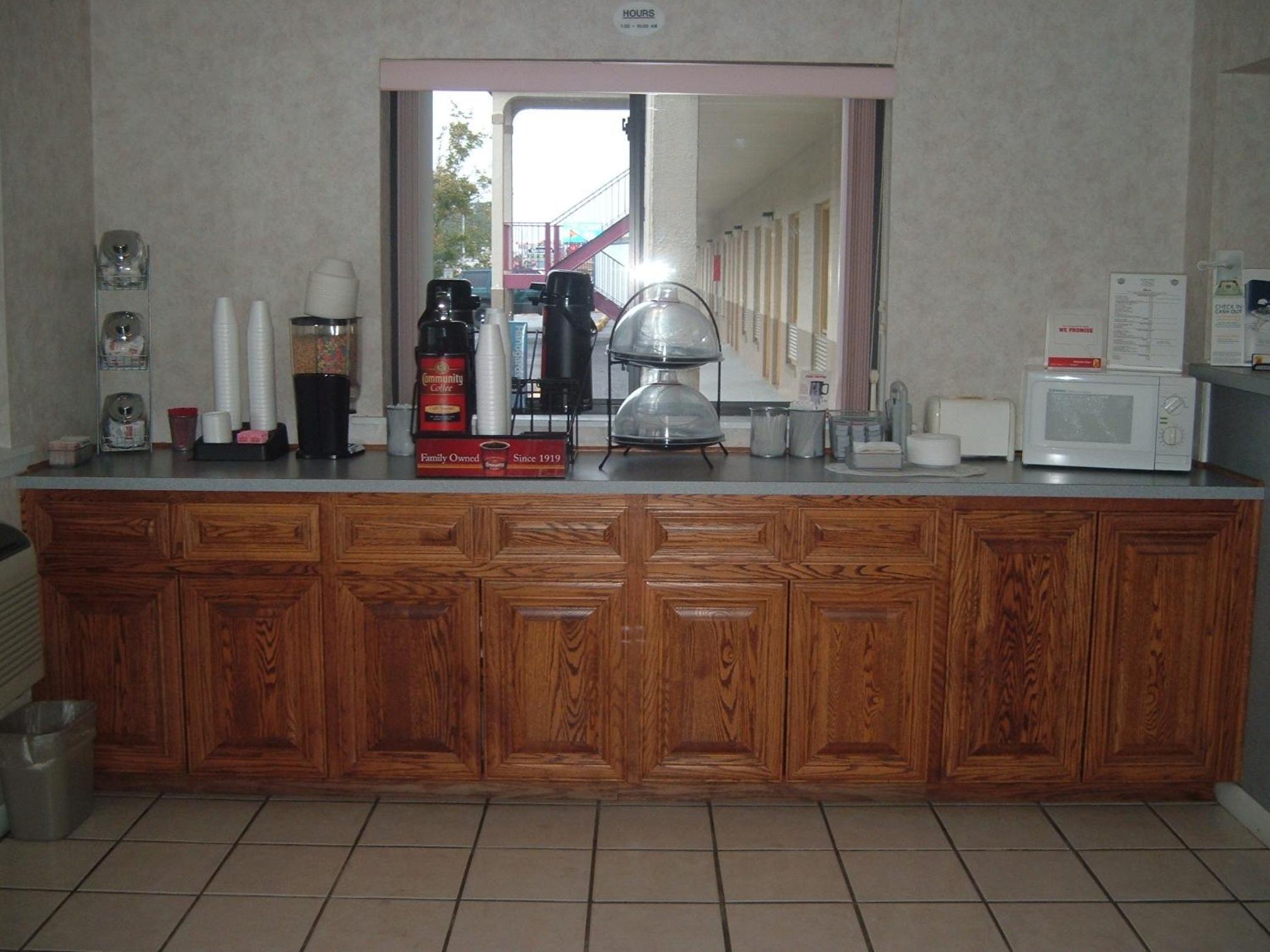 Laurel Vacations - Super 8 by Wyndham Laurel - Property Image 8