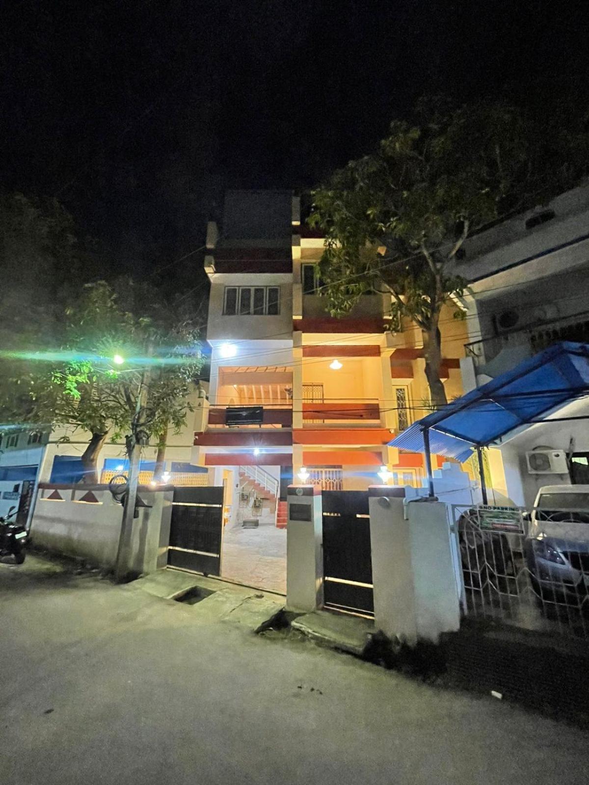 DAN The Villa - Near White Town