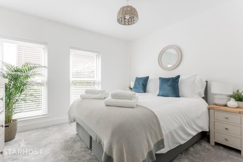 StarHost Residences - Brand New 2 Bed Apartment in Newbury Town Centre view 5