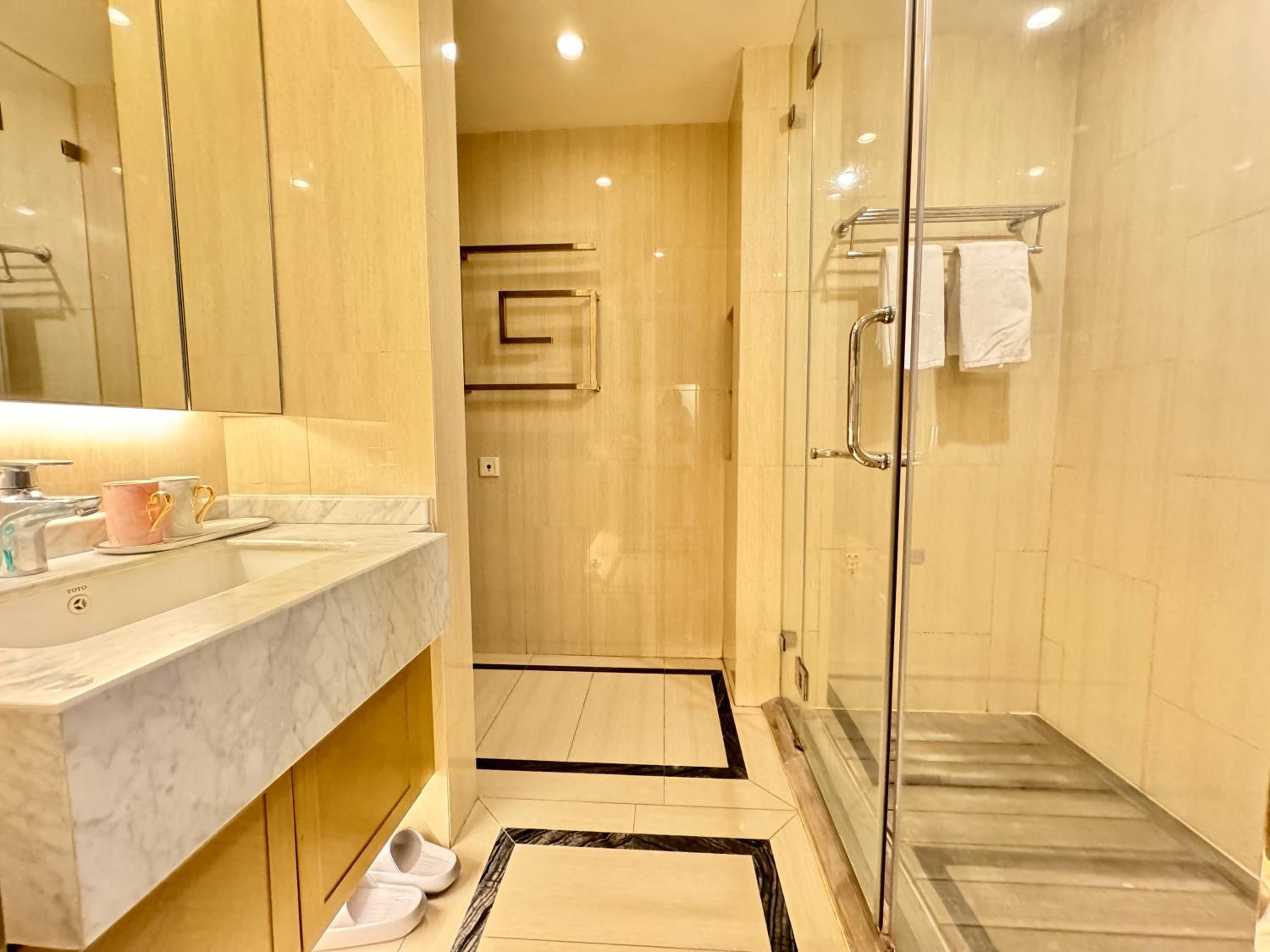 Shanghai Lerongju Boutique Apartment Metro Line 8 20meter