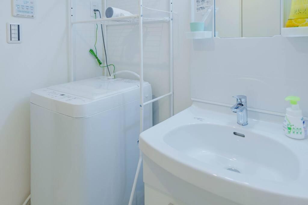 QH301 New Tokyo Apartment, Direct access to Ueno, Asakusa, Disneyland, Airport