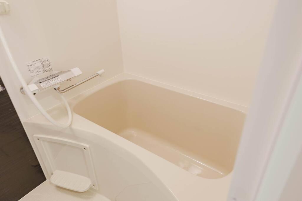 QH301 New Tokyo Apartment, Direct access to Ueno, Asakusa, Disneyland, Airport