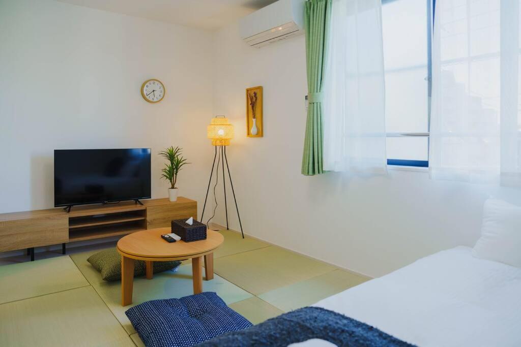 QH301 New Tokyo Apartment, Direct access to Ueno, Asakusa, Disneyland, Airport