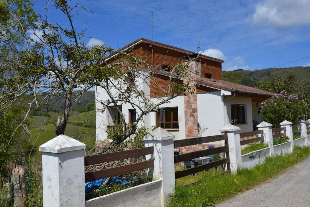 Casa con vistas en Borines
