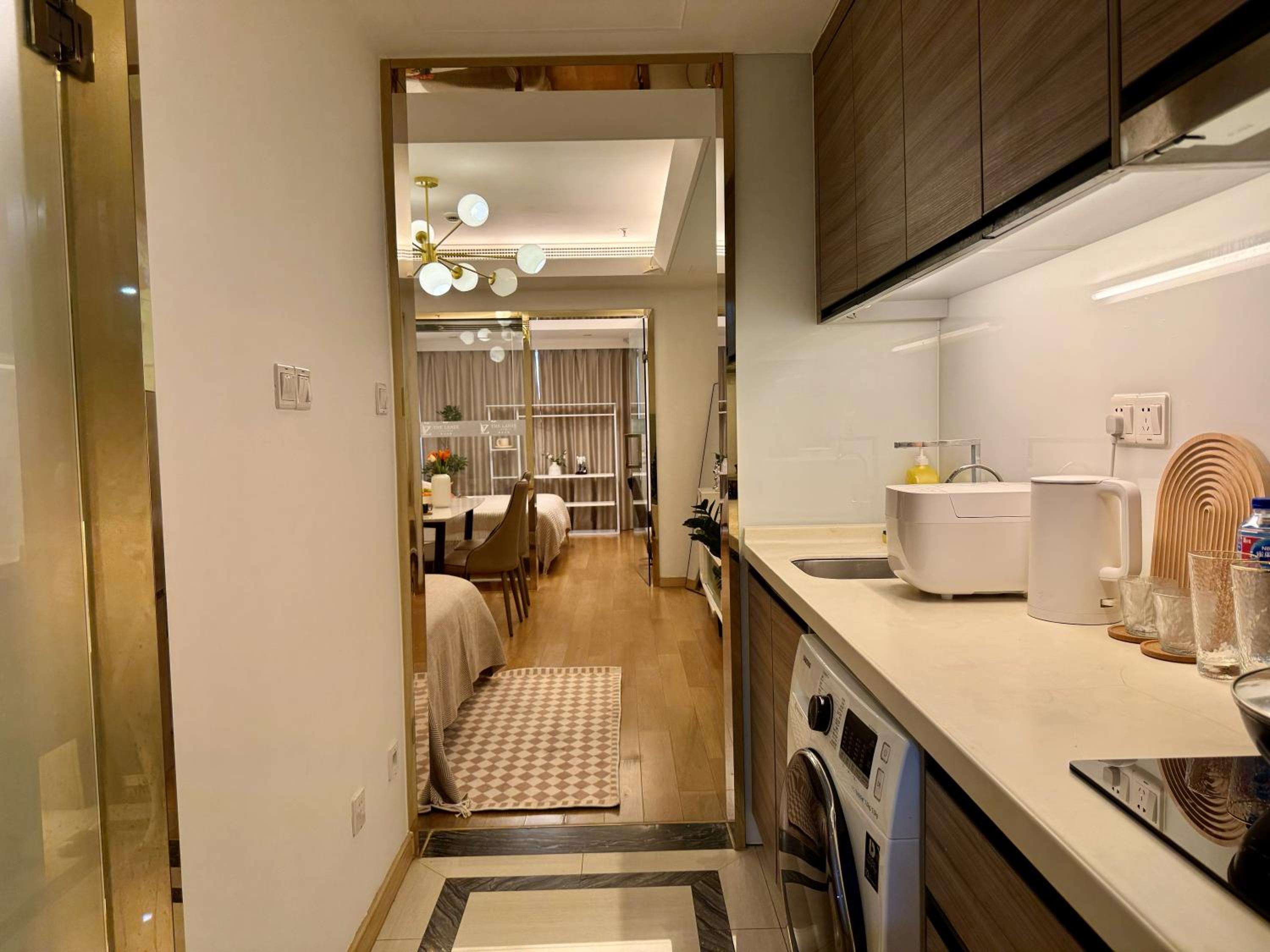 Shanghai Lerongju Boutique Apartment Metro Line 8 20meter