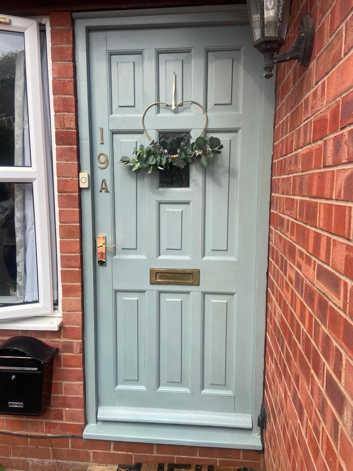 Contractor and family friendly spacious 3-Bed House with private parking, WiFi, garden area view 2