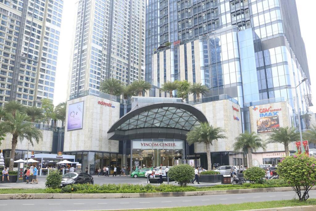 Luxury service Apart with 2br Vinhome Central Park