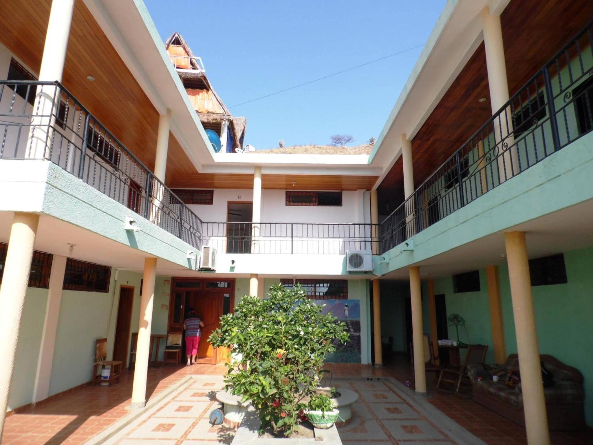 Hostal Dumbira