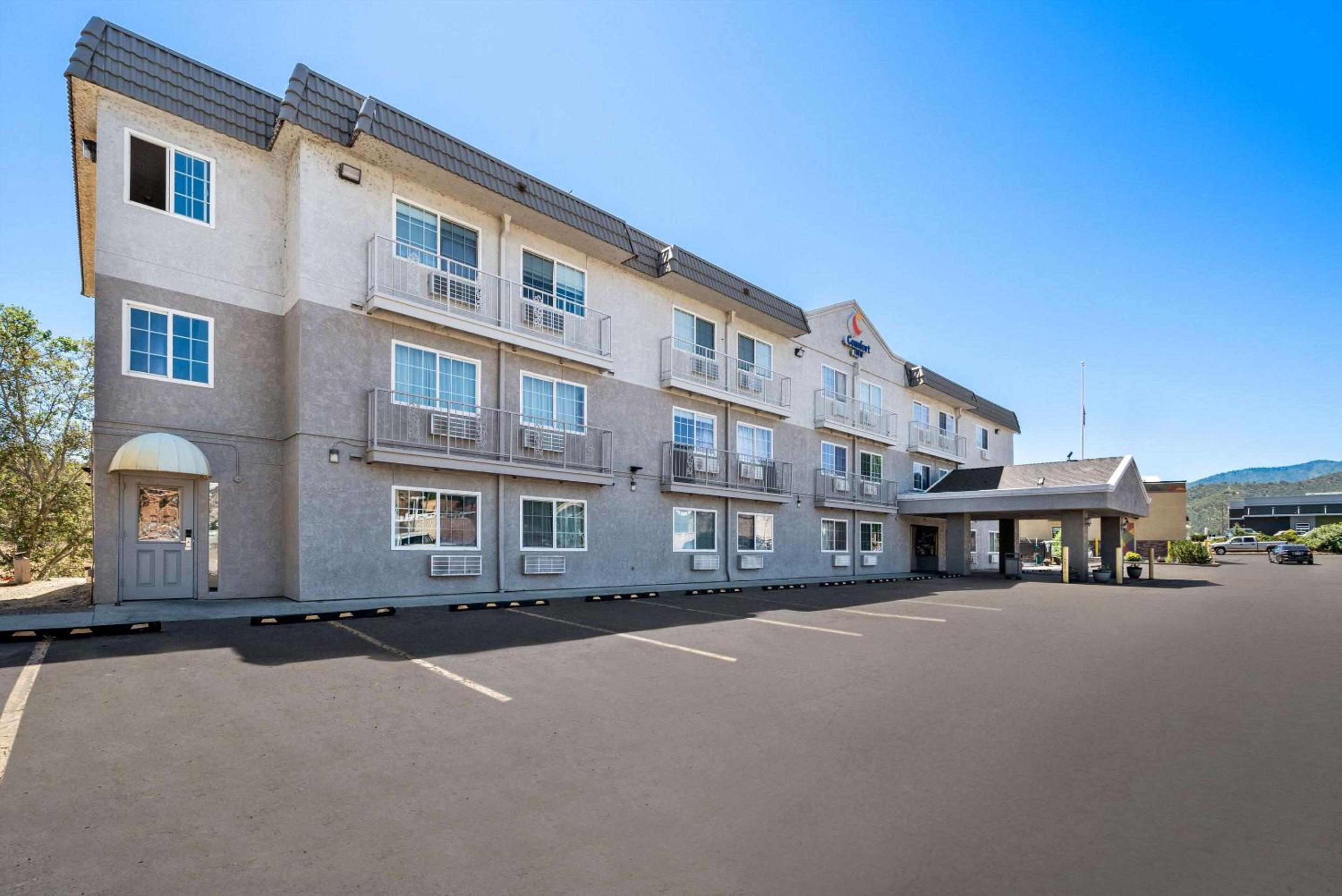 Yreka Vacations - Comfort Inn Yreka I-5 - Property Image 1