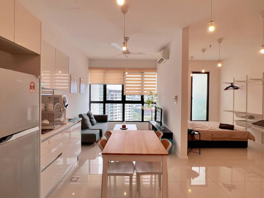 HighParkSuites Studio 3PX, Near Paradigm Mall & LRT KelanaJaya photo 1
