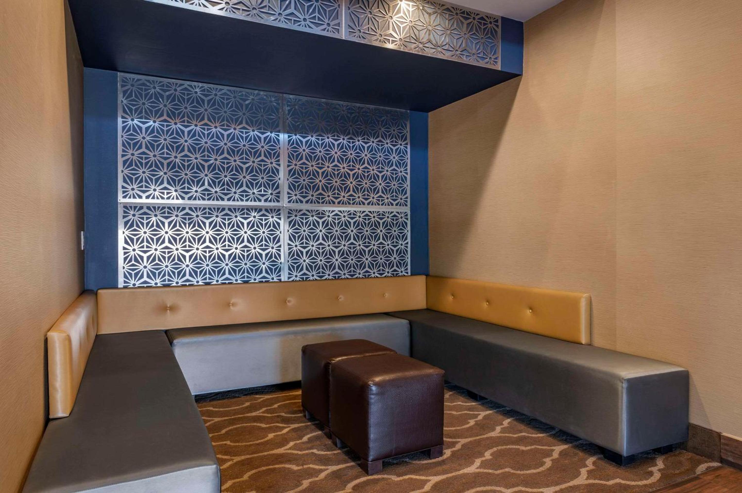 Comfort Inn Romeoville - Bolingbrook view 3