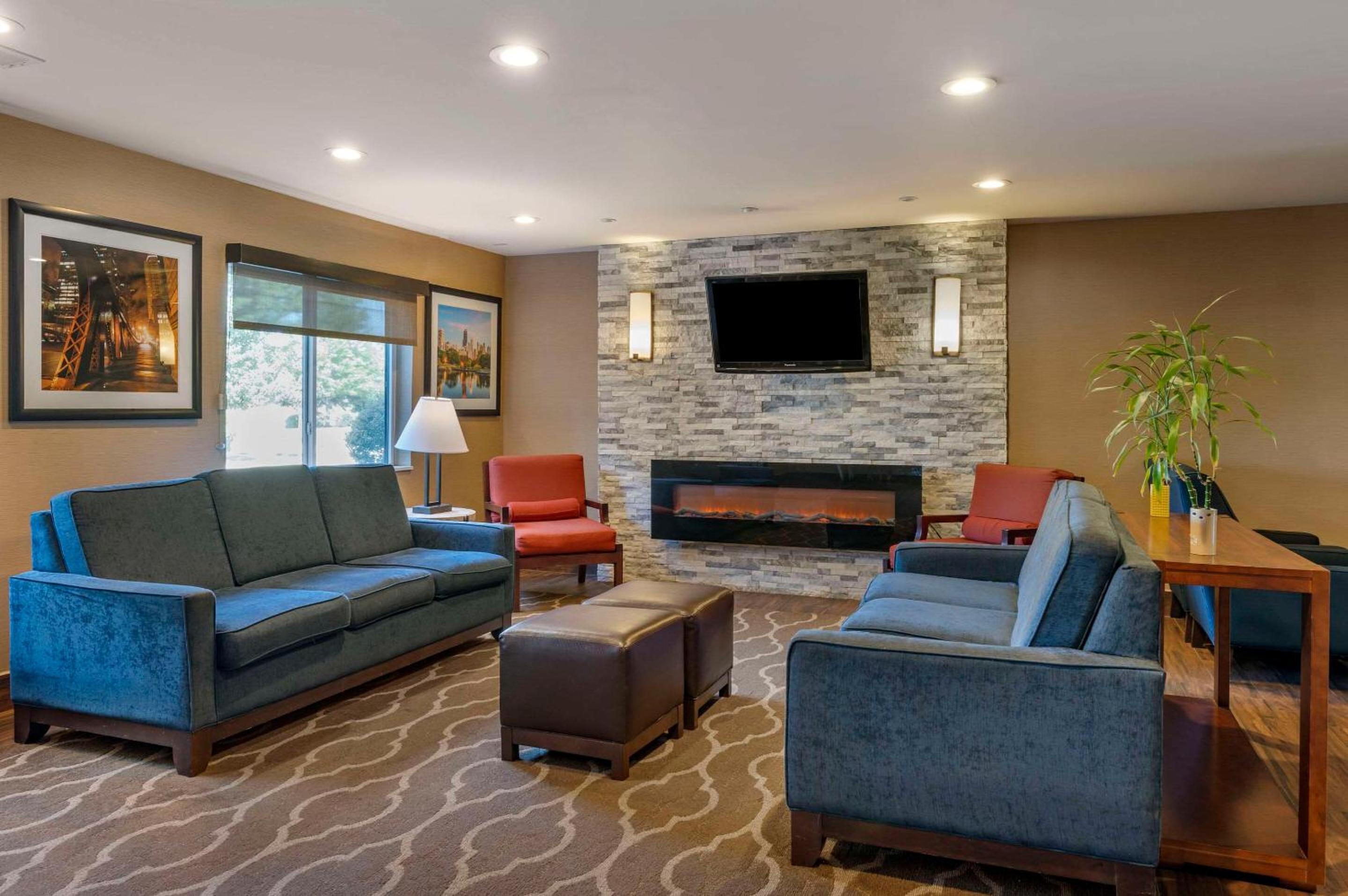 Comfort Inn Romeoville - Bolingbrook view 4