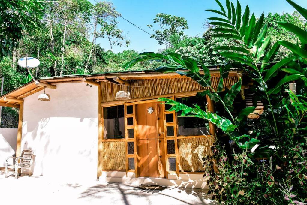Chalé com 2 Suítes Piscina e Quadra de Vôlei