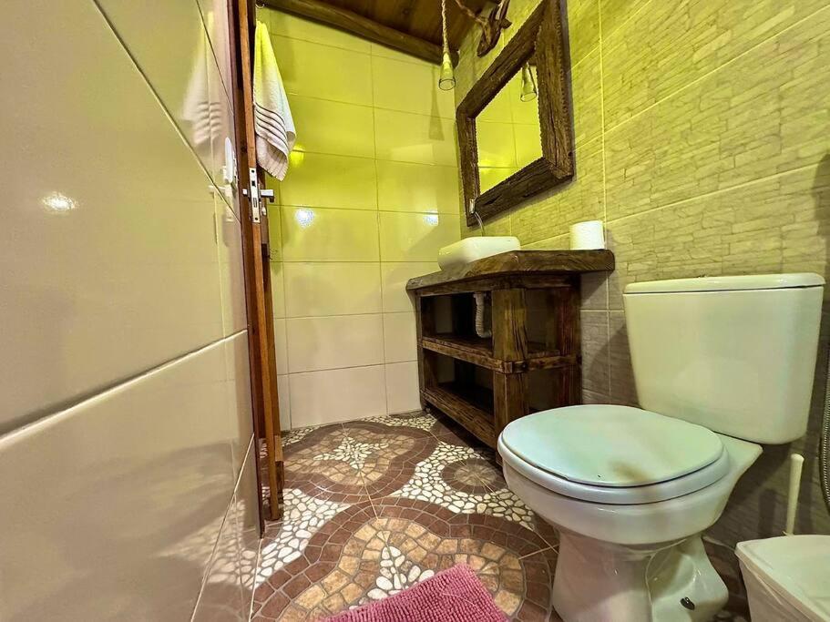 Chalé com 2 Suítes Piscina e Quadra de Vôlei