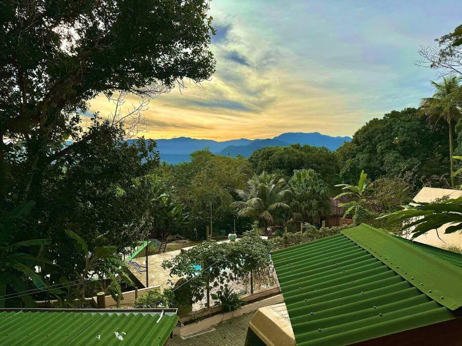 Chalé com 2 Suítes Piscina e Quadra de Vôlei