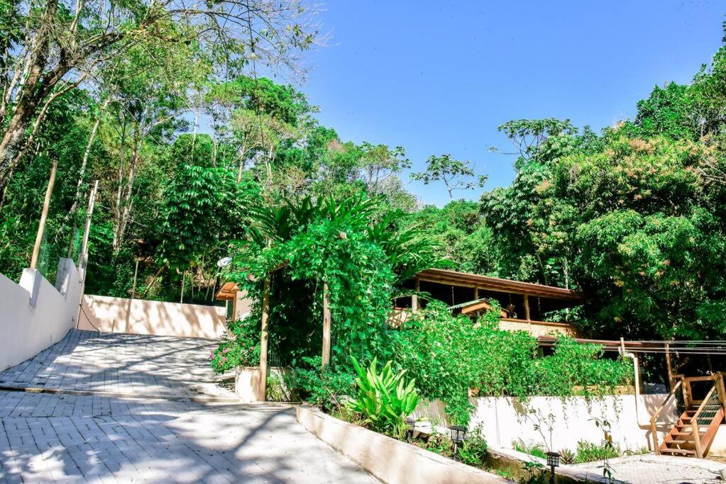 Chalé com 2 Suítes Piscina e Quadra de Vôlei