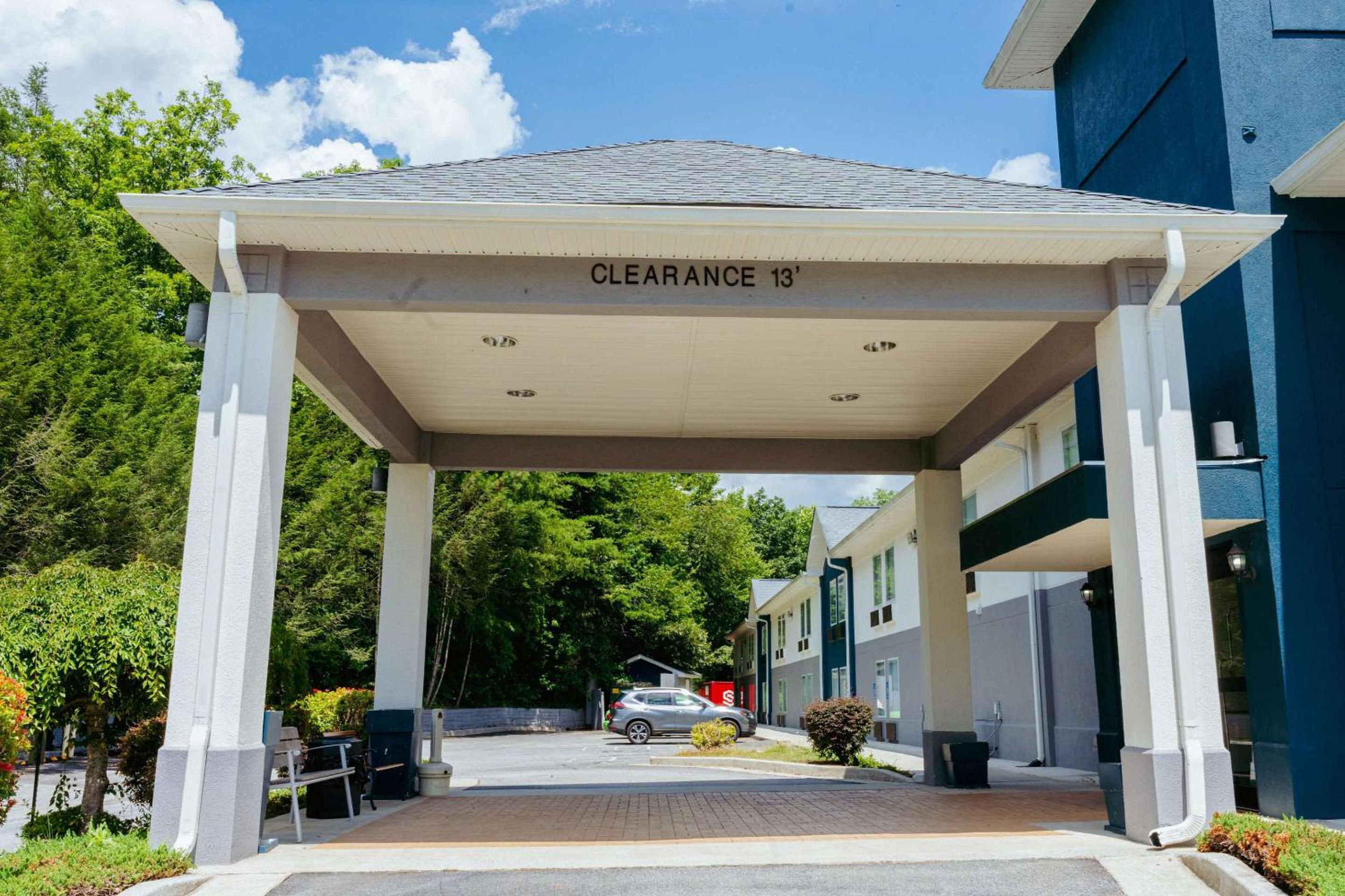 Clarion Pointe-Dillard near Blue Ridge Mountains view 4