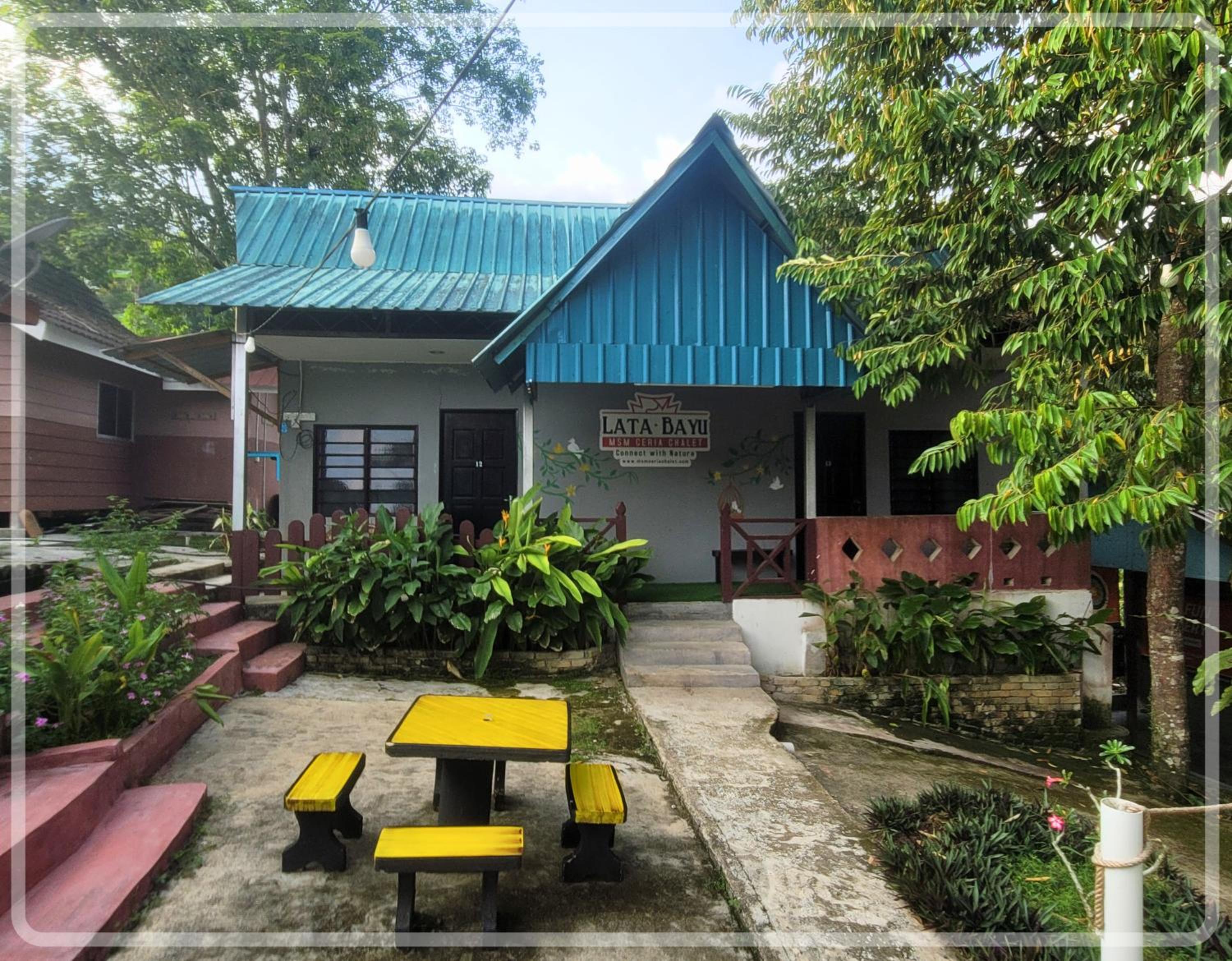 Lata Bayu Chalet - Waterfall & River with Kids Pool photo 4
