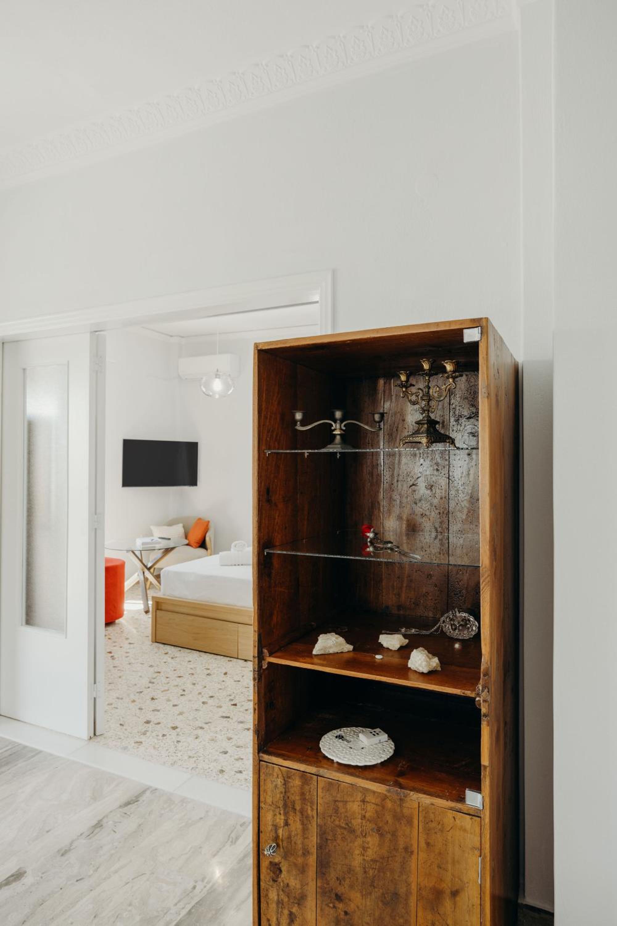 Katsipi Suite