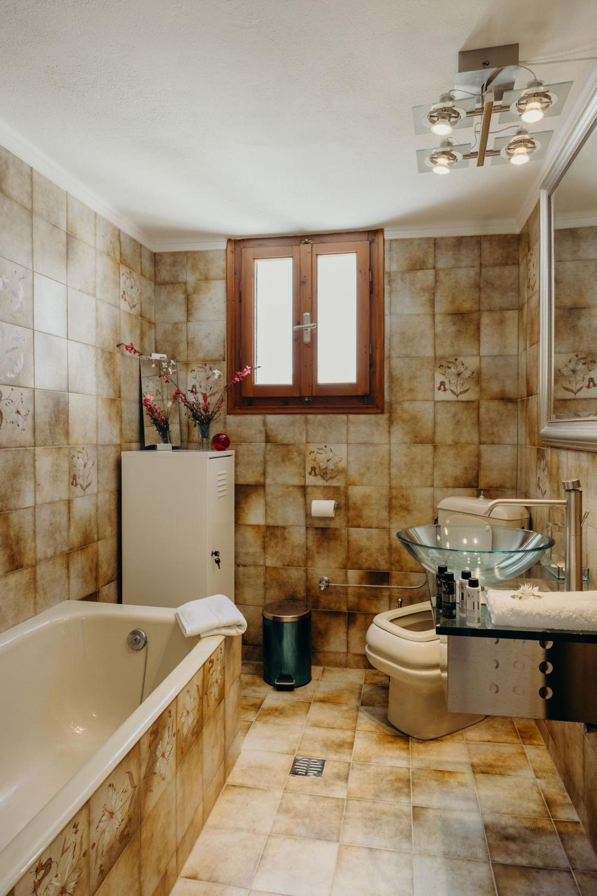 Katsipi Suite