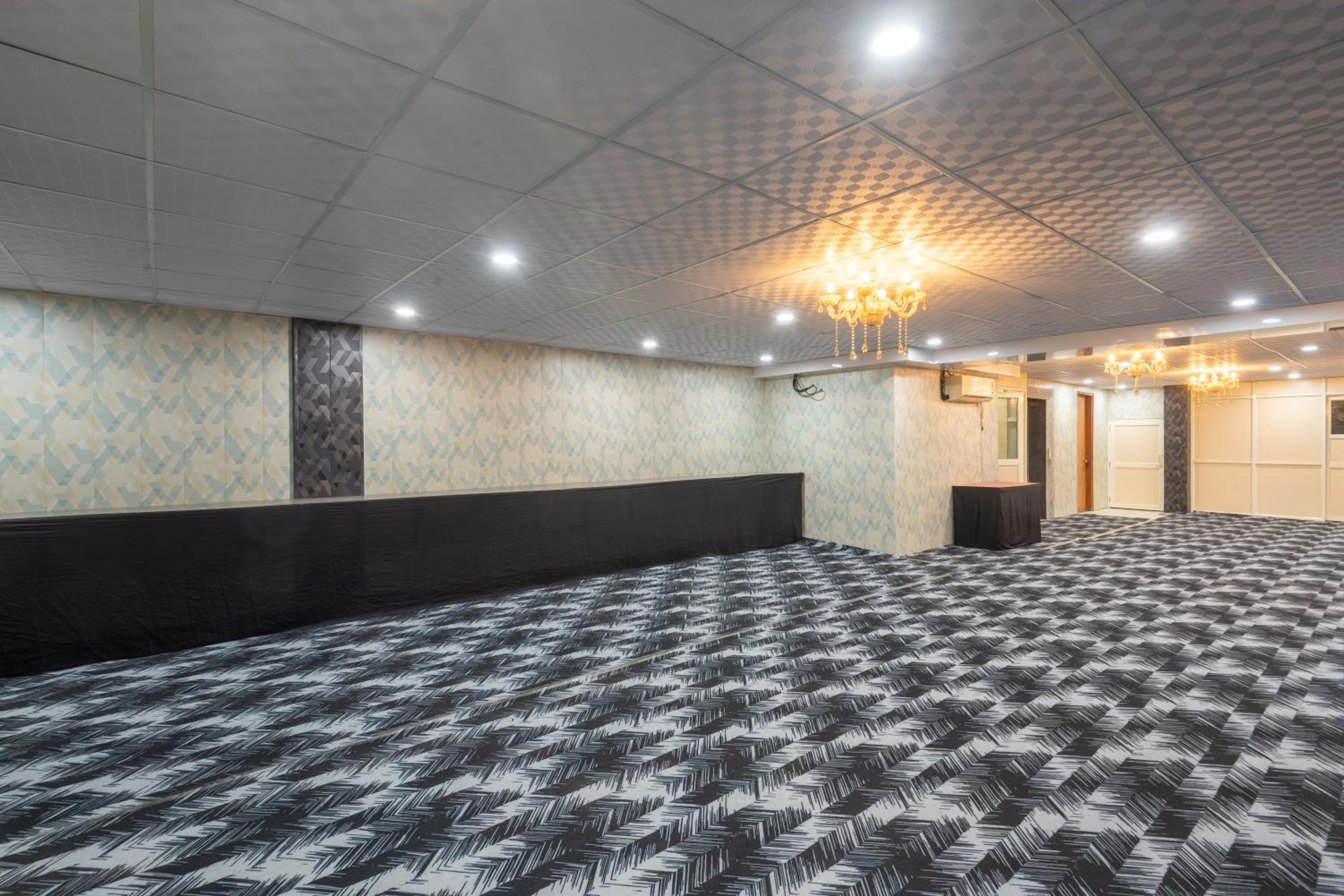 Oyster Pearl Hotels & Banquets Sector 39 Gurgaon view 5