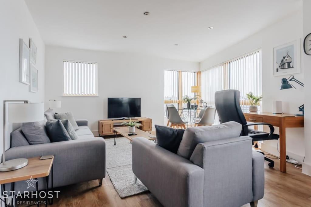 StarHost Residences - Stunning 2 bed apartment in West Mills, Newbury view 2