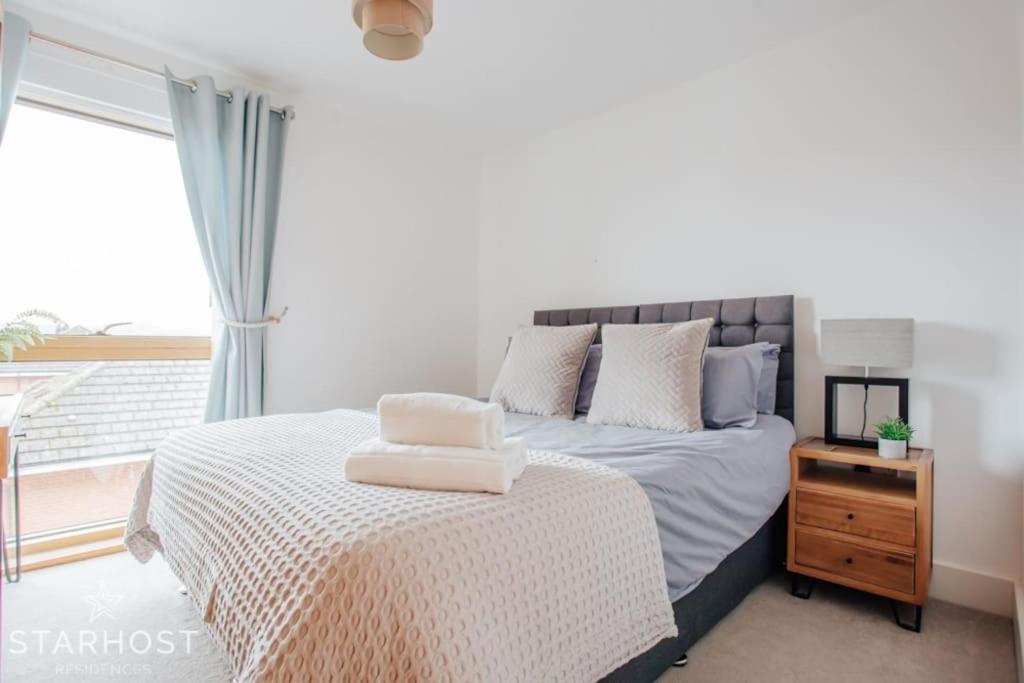 StarHost Residences - Stunning 2 bed apartment in West Mills, Newbury view 4