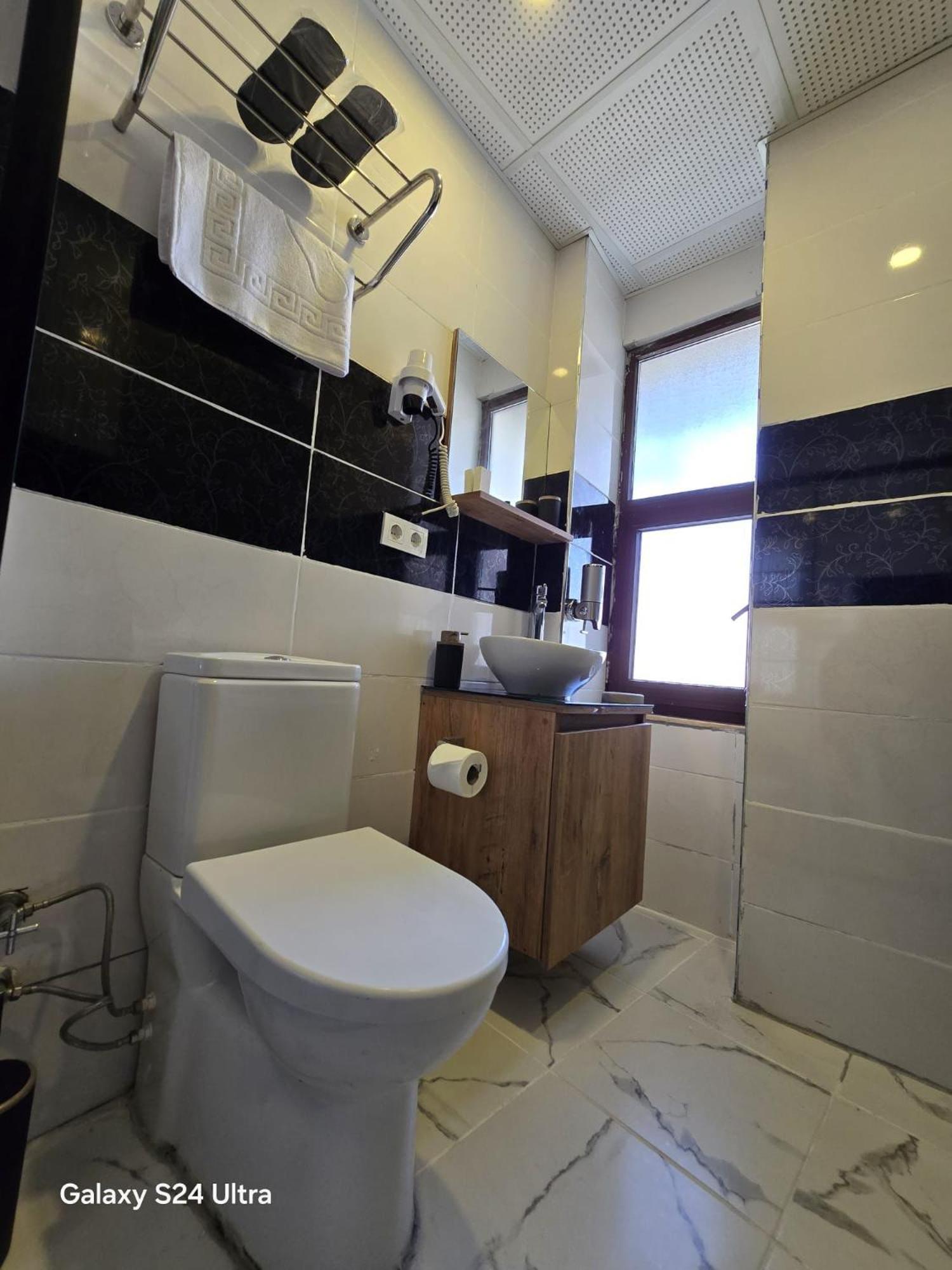 Grand Rafinn Boutique Hotel - Image 9