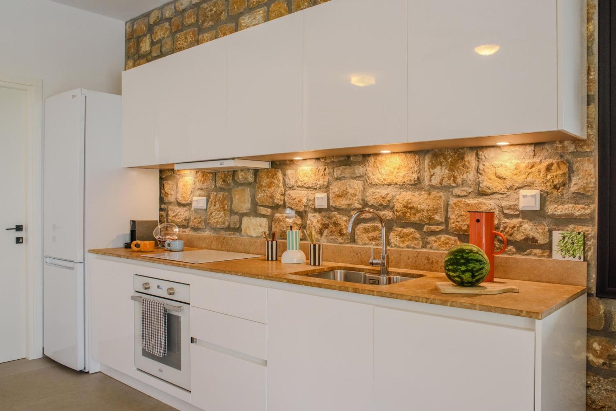 The Mavrolitharo Residence