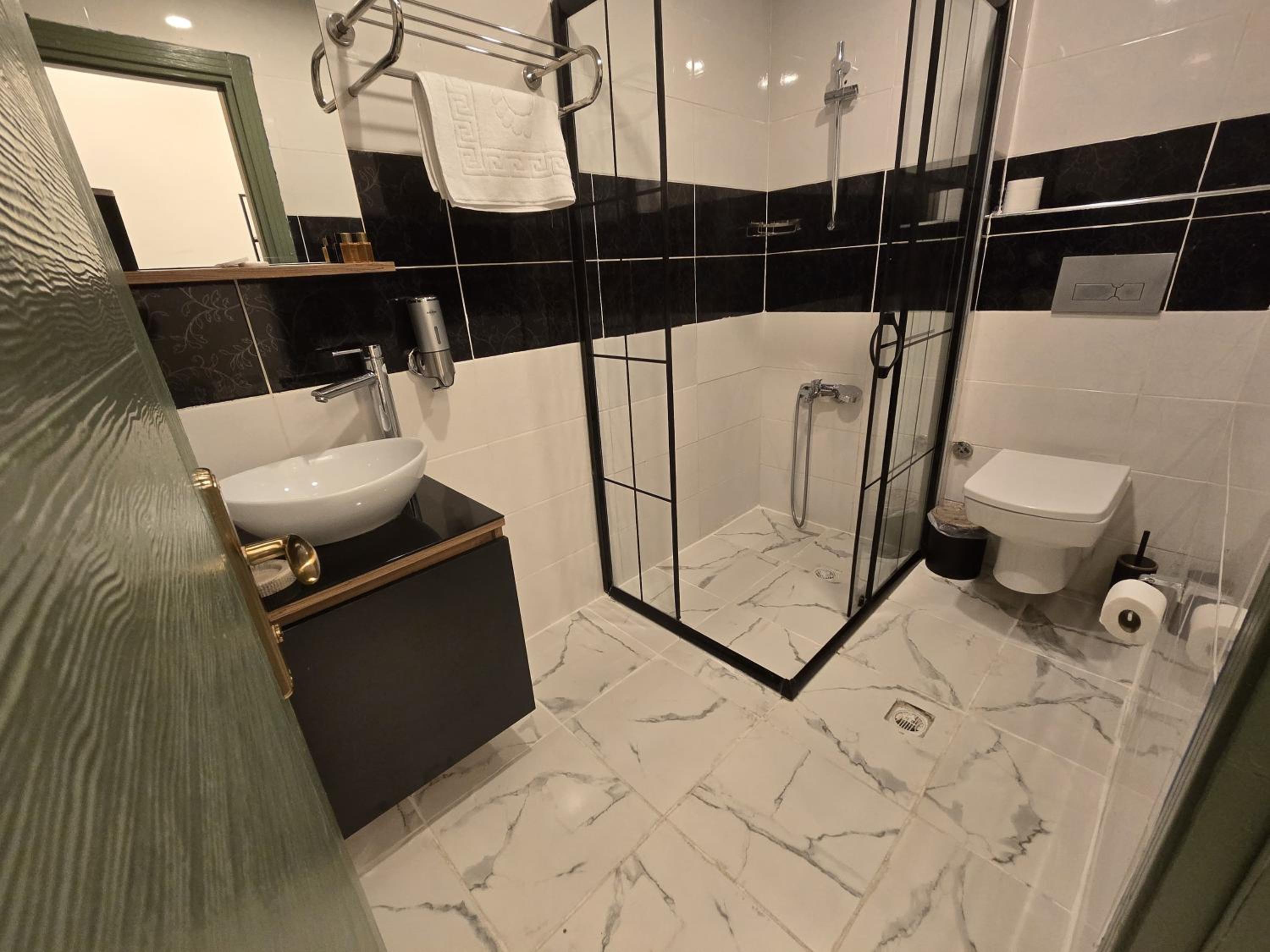 Grand Rafinn Boutique Hotel - Image 24