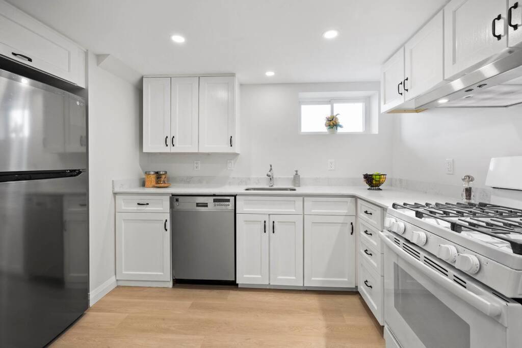 Guelph Vacations - New 2 bedroom basement apartment - Property Image 1