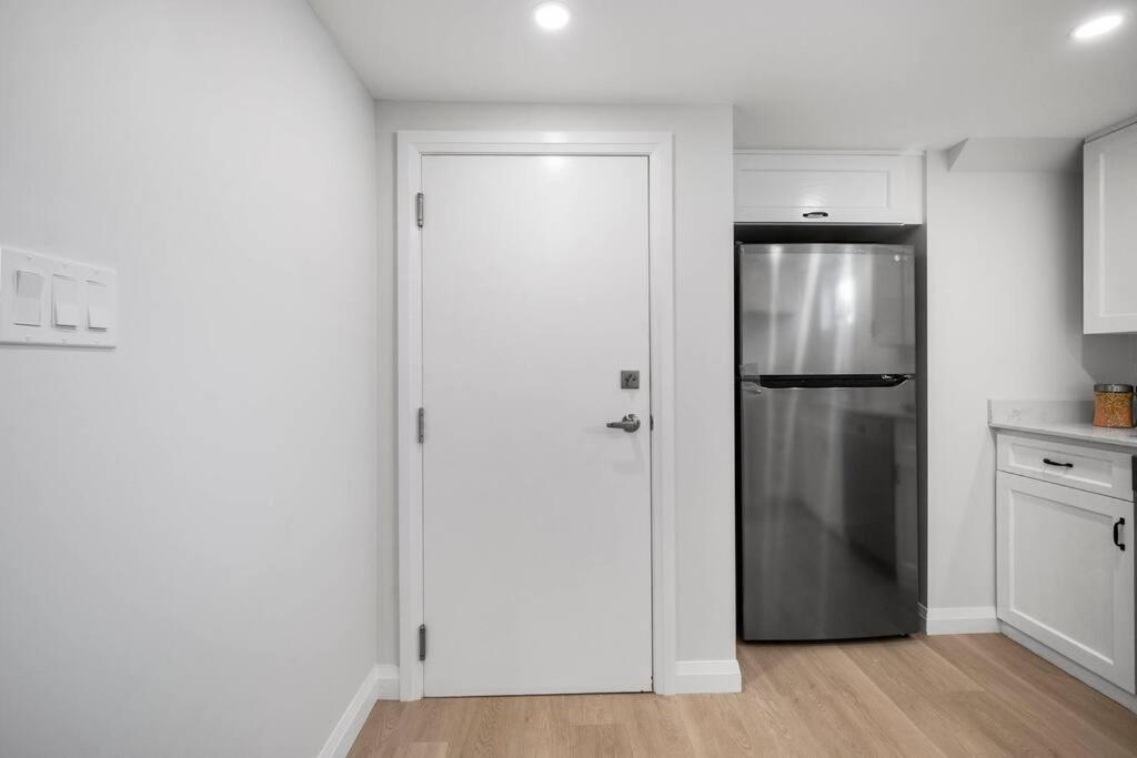 Guelph Vacations - New 2 bedroom basement apartment - Property Image 17