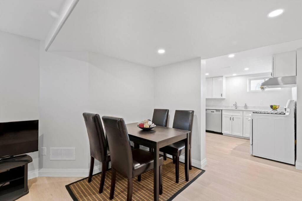 Guelph Vacations - New 2 bedroom basement apartment - Property Image 5