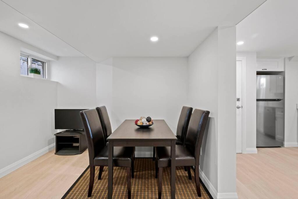 Guelph Vacations - New 2 bedroom basement apartment - Property Image 4
