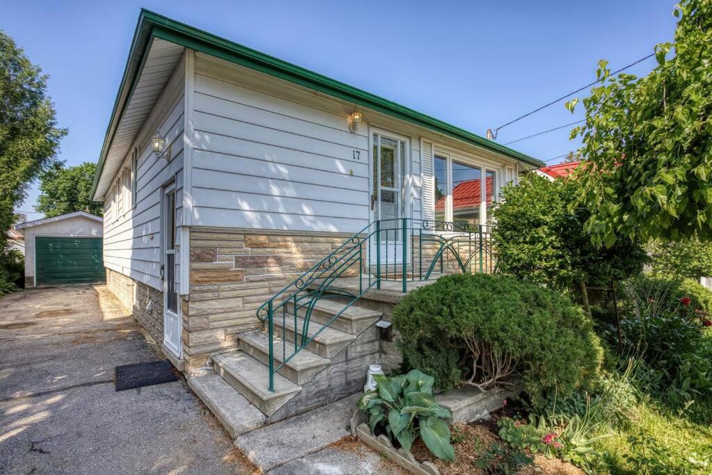 Guelph Vacations - New 2 bedroom basement apartment - Property Image 3