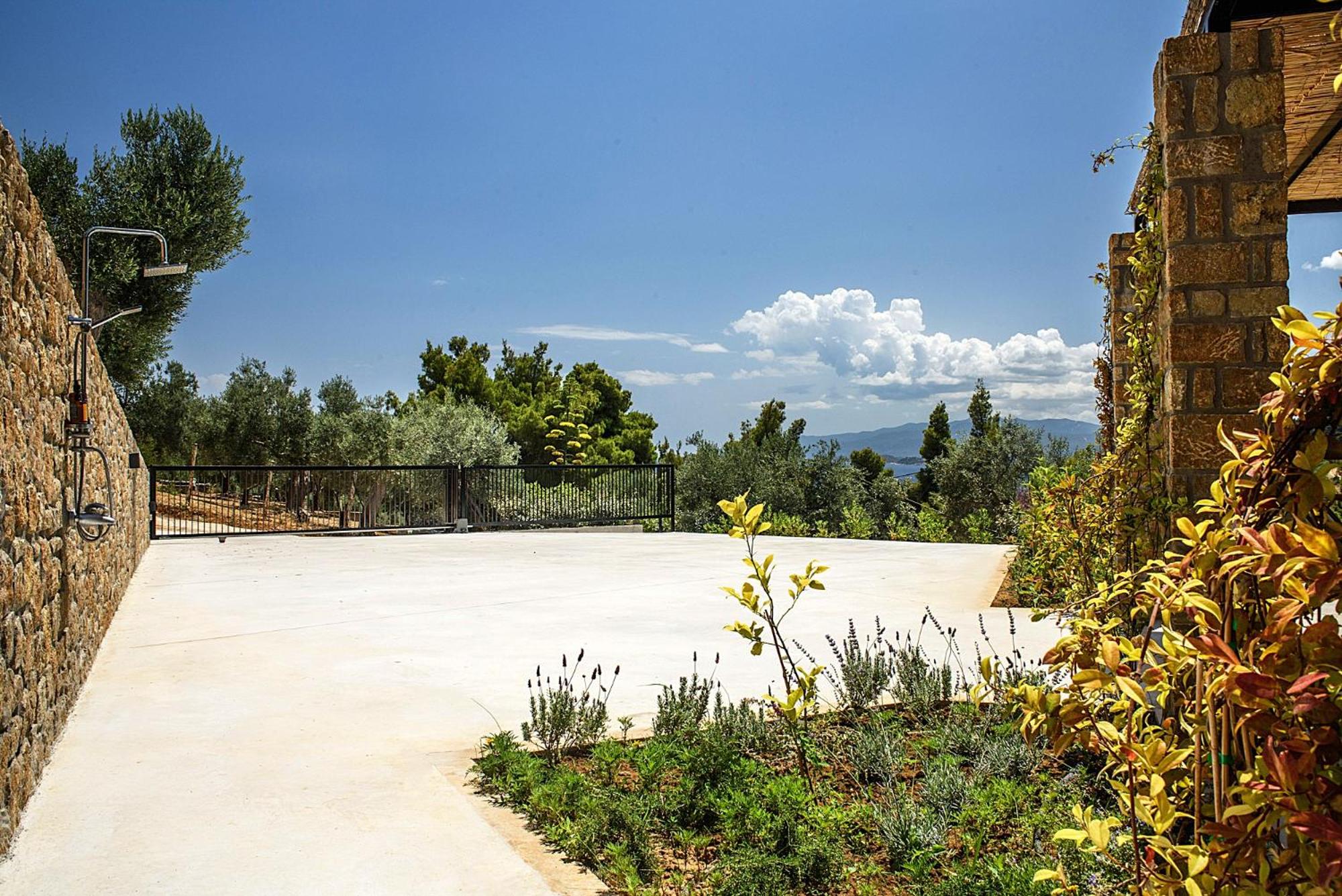 The Mavrolitharo Residence
