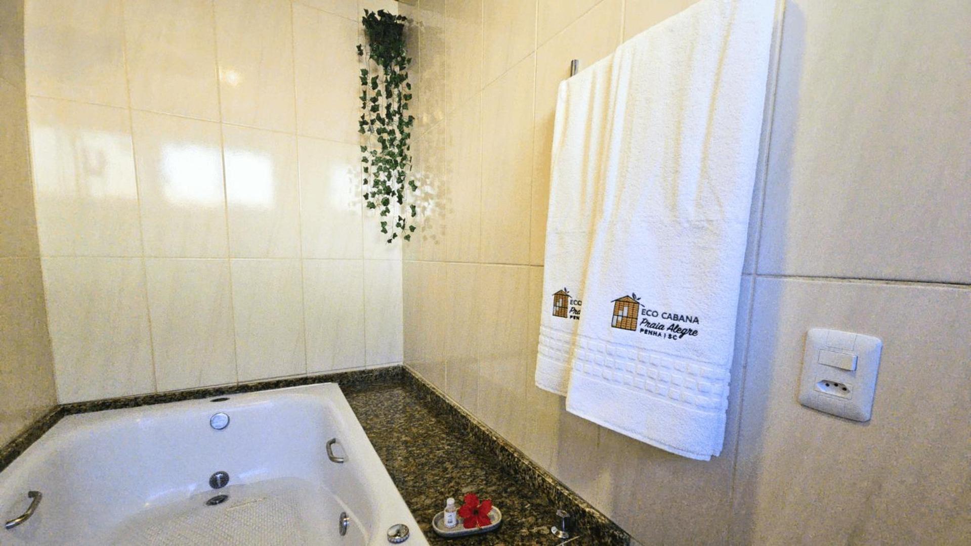 Apê Cabana com banheira hidro casal, ar condicionado