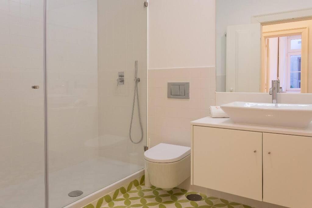 Chiado Apartment - Holiday Rental in Lisbon view 3
