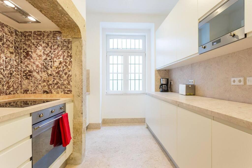 Chiado Apartment - Holiday Rental in Lisbon view 5