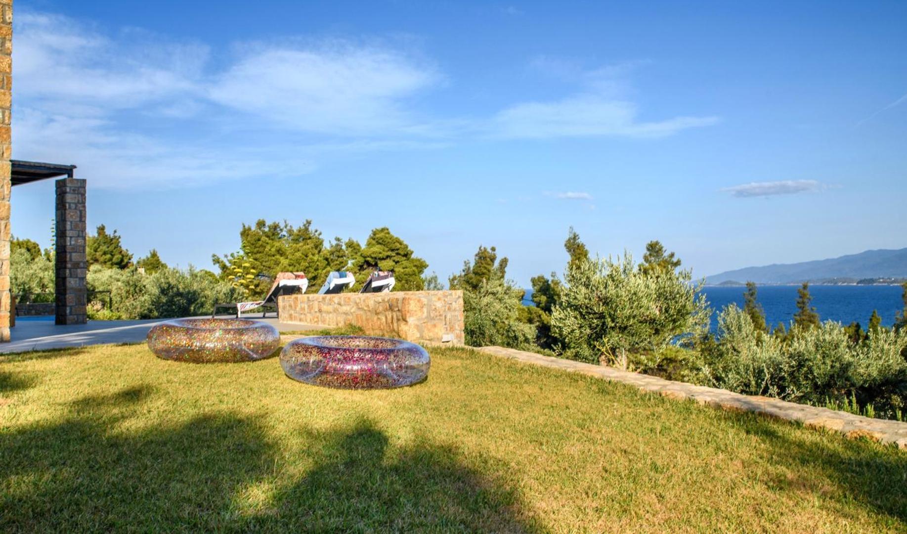 The Mavrolitharo Residence