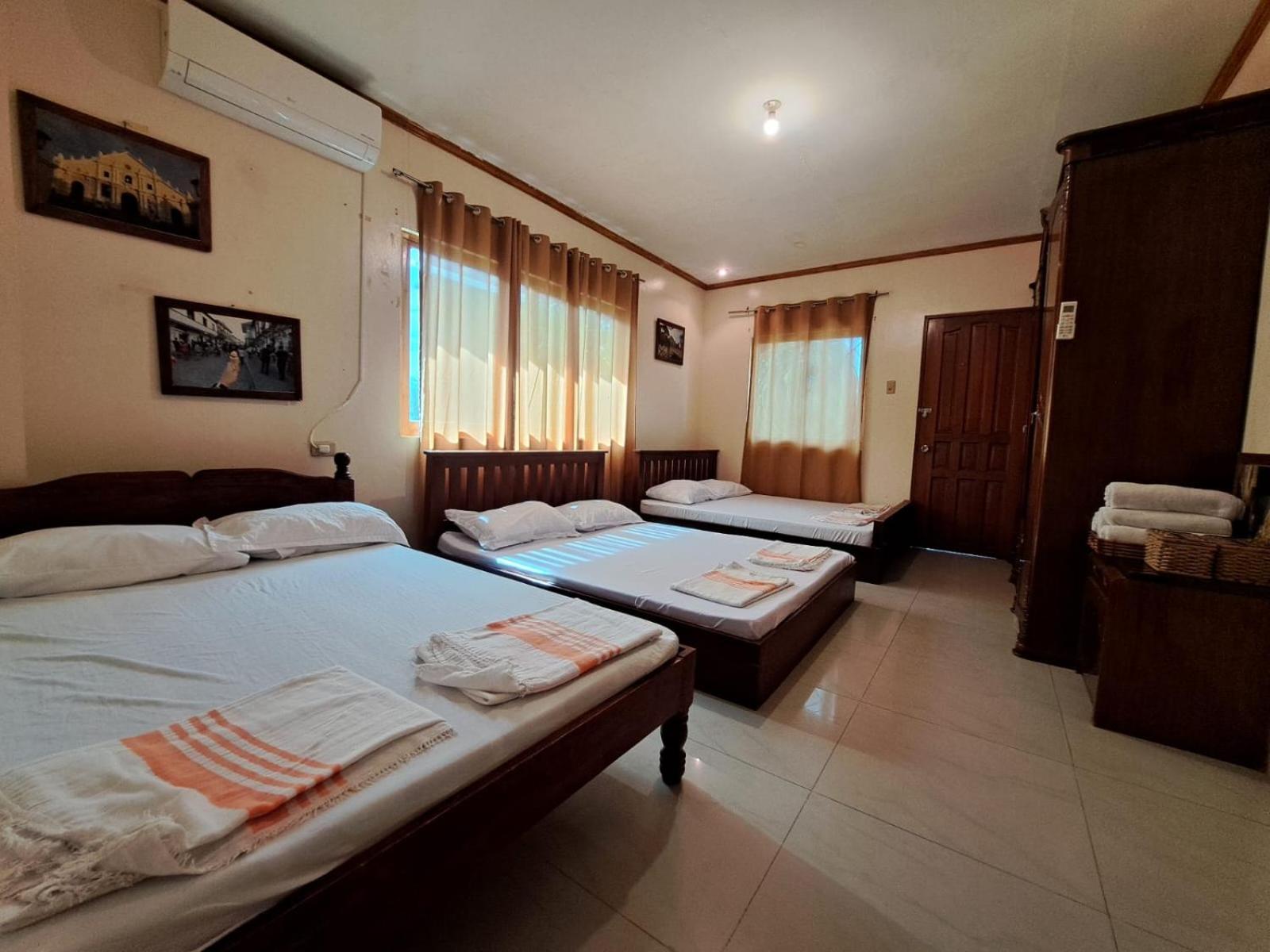 TheOrangeHouse - Vigan Villa
