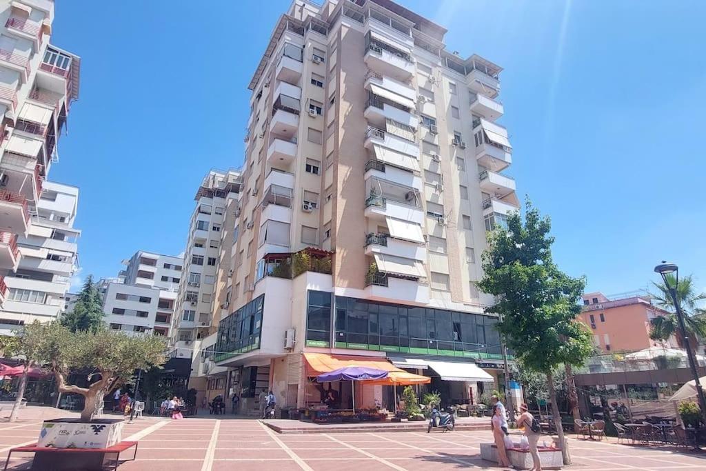 Cosy Rooftop Central Apartment at Pazari i Ri
