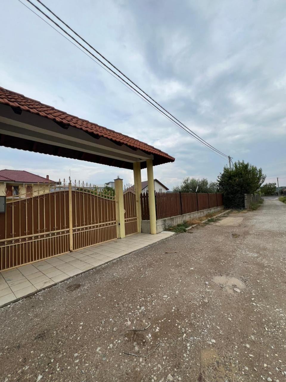 Villa S M