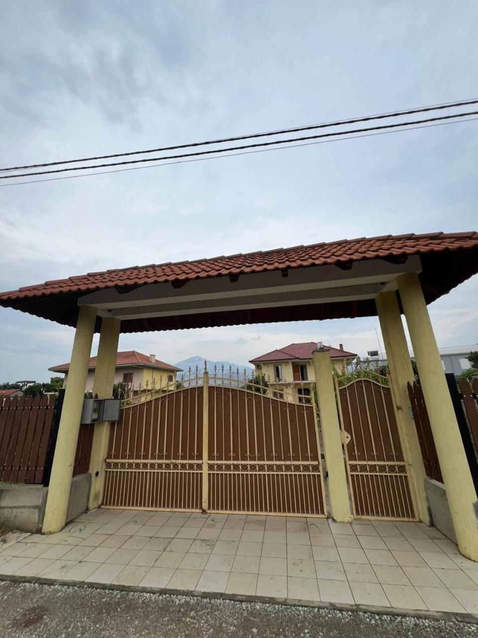 Villa S M